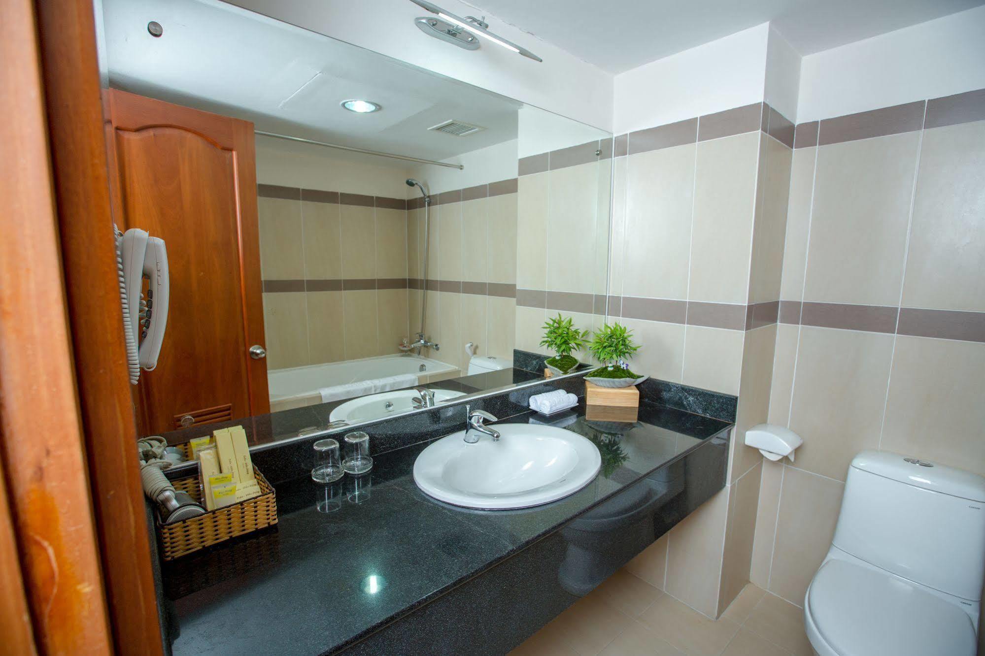 Vien Dong Hotel Нячанг Экстерьер фото